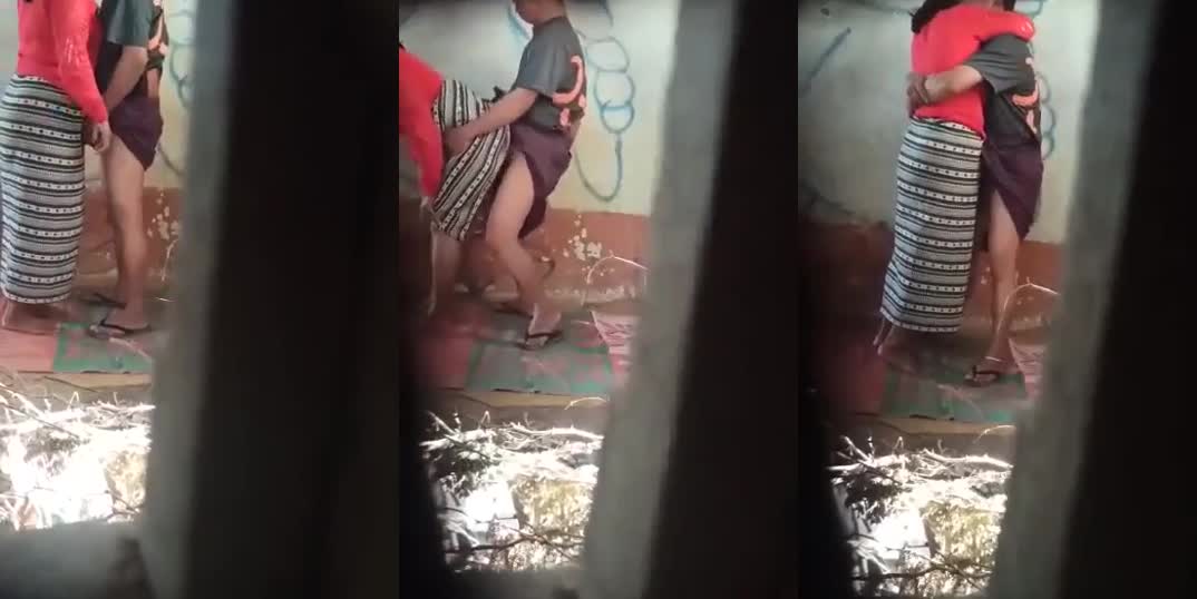 ထမီလှန်ပြီး မတ်တပ်ရပ်ဆွဲ ချောင်းရိုက်